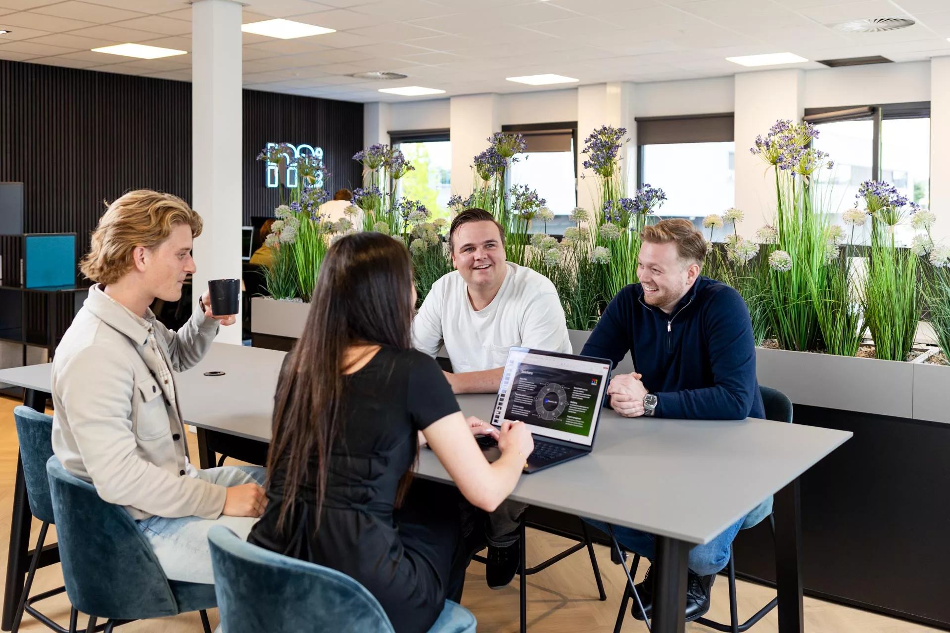 Teamoverleg bij Msquad Oldenzaal met Jonathan van Benthem, Wouter Veltman en Aaron Weijel over Microsoft-projecten
